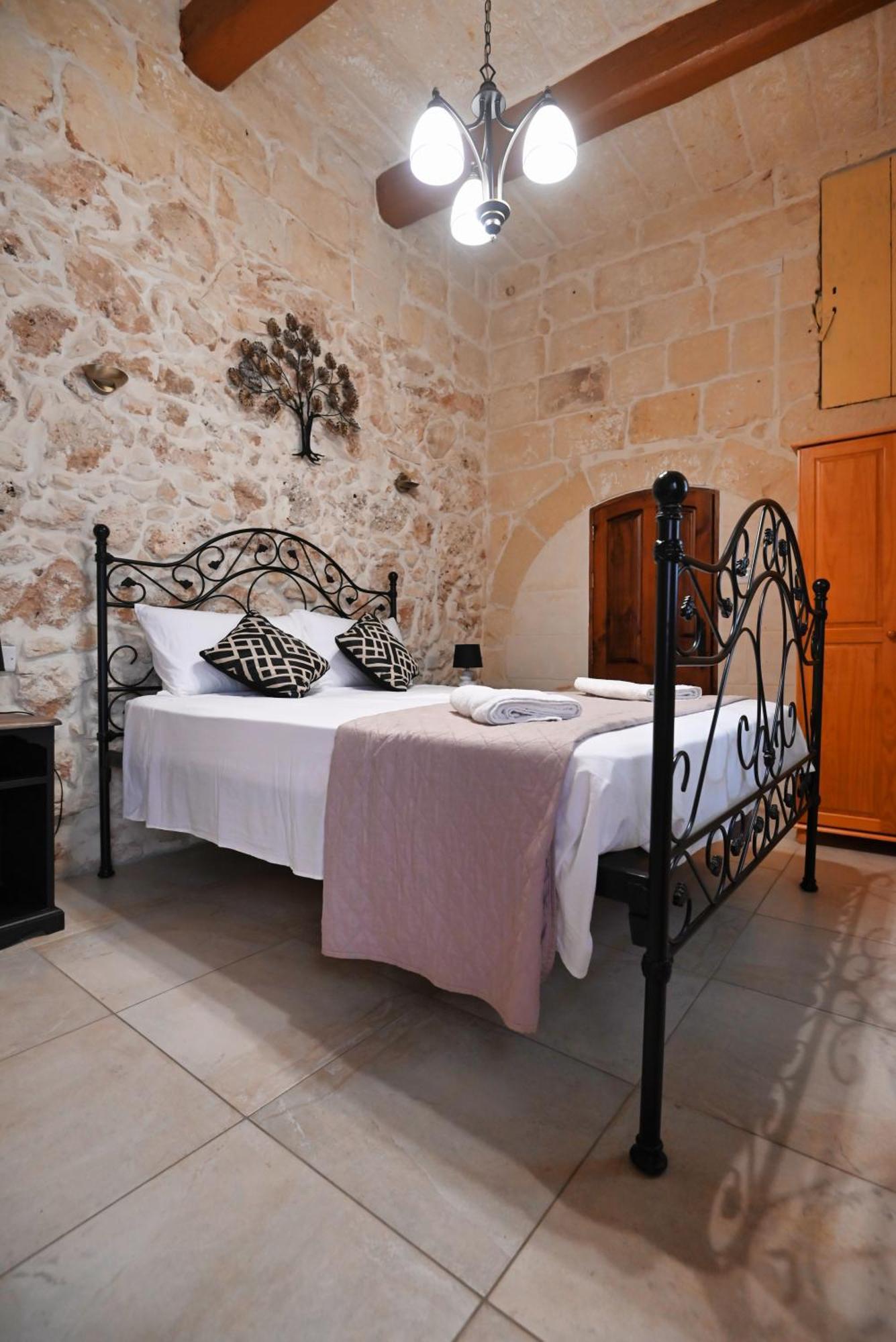 Xagħra The Cloisters Bed And Breakfast מראה חיצוני תמונה